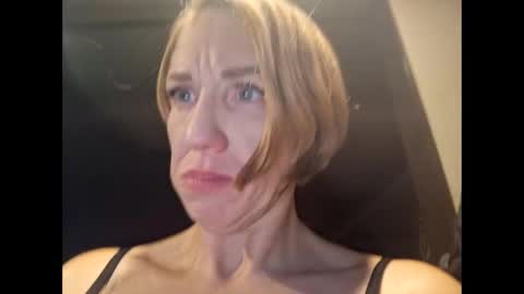 kelli19851834 online show from November 8, 2025, 6:24 am