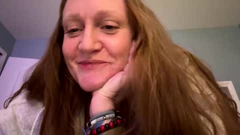kellilyn10 online show from April 21, 2026, 2:51 am