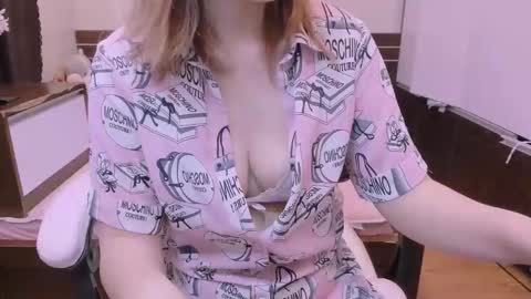 Kelly online show from April 17, 2026, 2:47 am