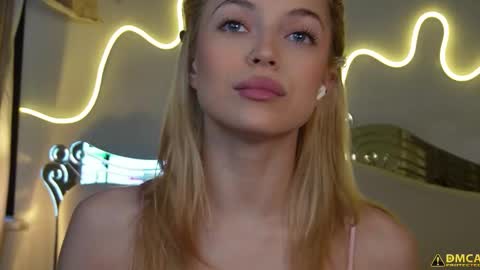 Kelly online show from November 27, 2025, 5:42 am