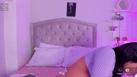 kellyMillian  online show from January 8, 2025, 2:46 pm