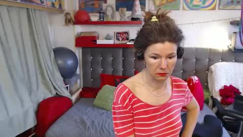 kelly online show from April 10, 2026, 11:15 am