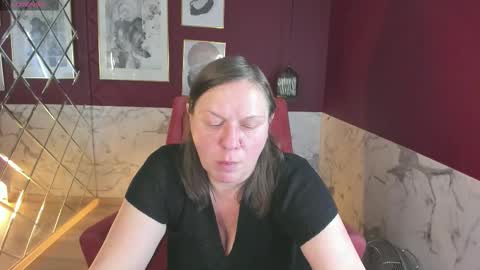 Kelly online show from November 9, 2025, 5:39 am