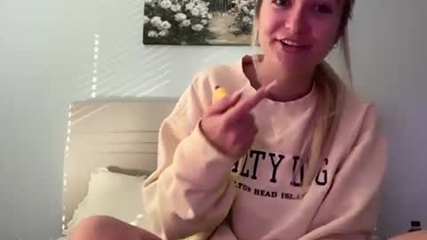 Snapshot of kelseyblu chatting on June 3, 2026, 11:10 pm Kelsey Blu online show from June 3, 2026, 11:10 pm