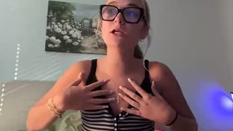 Snapshot of kelseyblu chatting on June 4, 2026, 11:11 pm Kelsey Blu online show from June 4, 2026, 11:11 pm