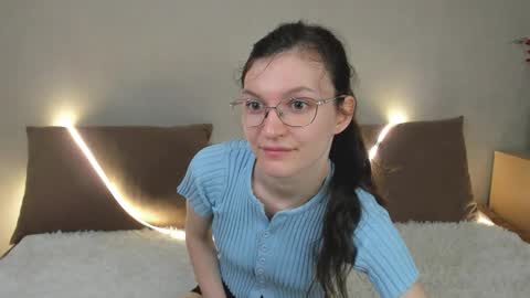 Kelsirabenold online show from March 18, 2026, 5:10 am