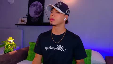Snapshot of ken_boy_ chatting on July 21, 2026, 9:44 am online show from July 21, 2026, 9:44 am