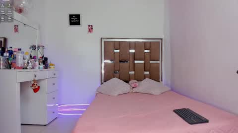 Kendall ewers online show from November 29, 2025, 11:19 pm