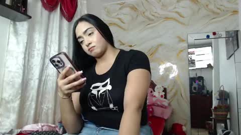 kendall  online show from April 19, 2026, 1:49 am