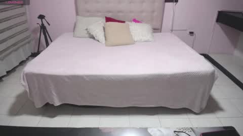 kendall_rossii_ online show from December 14, 2025, 3:12 am