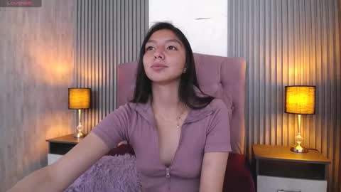 kendall_saenz online show from February 24, 2025, 11:30 pm