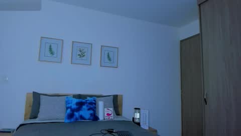 kendel_dimitri online show from November 26, 2025, 9:21 am