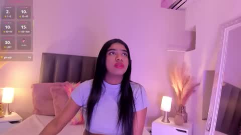 kendrachavez_ online show from November 27, 2025, 10:45 pm