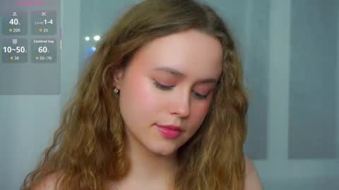 Snapshot of kendraedger chatting on December 16, 2025, 9:53 pm Kira online show from December 16, 2025, 9:53 pm