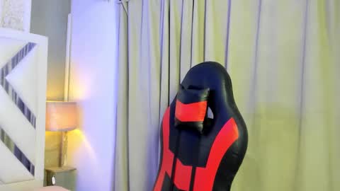 kenix online show from November 18, 2025, 7:40 pm