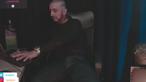 Snapshot of kenllyhot chatting on April 2, 2026, 12:41 am Kenlly online show from April 2, 2026, 12:41 am