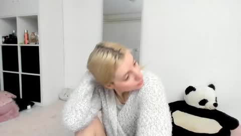 Kenzie online show from March 8, 2026, 2:54 pm