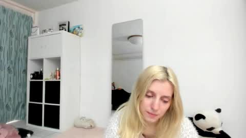 Kenzie online show from April 5, 2026, 1:41 pm