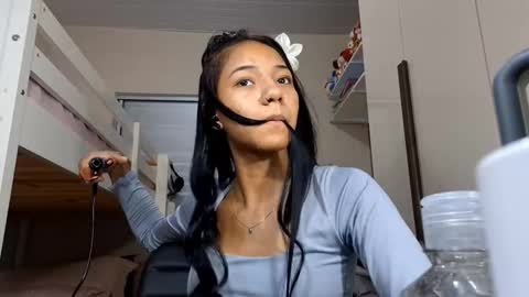 Snapshot of kerryinterrante chatting on March 31, 2026, 1:55 pm kerryinterrante online show from March 31, 2026, 1:55 pm