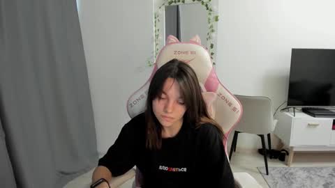 kesh_mne online show from November 26, 2025, 9:54 am