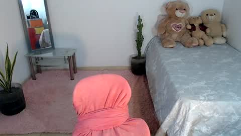 Mia  online show from July 31, 2026, 4:39 pm