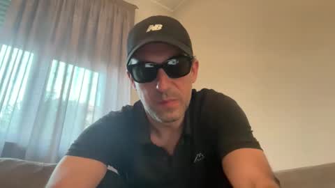 kesi8588 online show from April 19, 2026, 5:56 pm