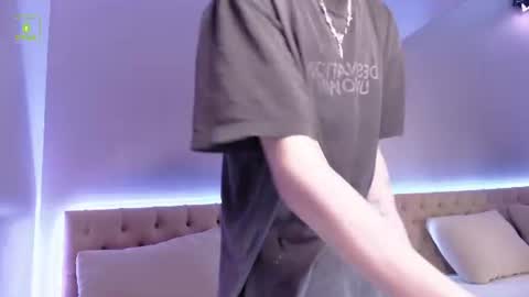 Snapshot of kessy_white chatting on June 18, 2026, 8:35 pm Kessy online show from June 18, 2026, 8:35 pm