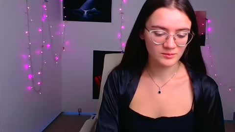 Snapshot of ketrin_pirsss chatting on December 6, 2024, 6:59 am Ketrin online show from December 6, 2024, 6:59 am