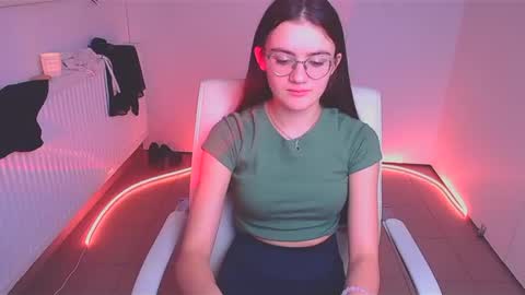 Snapshot of ketrin_pirsss chatting on December 9, 2024, 1:51 am Ketrin online show from December 9, 2024, 1:51 am