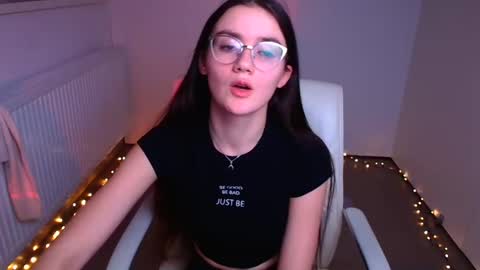 Snapshot of ketrin_pirsss chatting on January 11, 2025, 4:38 am Ketrin online show from January 11, 2025, 4:38 am