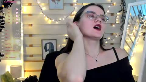 Snapshot of ketrin_pirsss chatting on December 4, 2025, 8:28 pm Ketrin online show from December 4, 2025, 8:28 pm