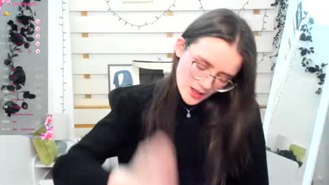 Snapshot of ketrin_pirsss chatting on December 20, 2025, 8:49 pm Ketrin online show from December 20, 2025, 8:49 pm