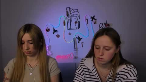 keuli_li online show from January 5, 2026, 5:27 pm