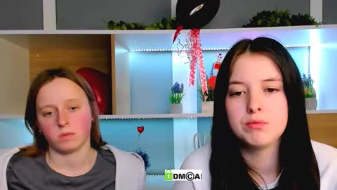 keuli_li online show from February 19, 2026, 7:54 pm