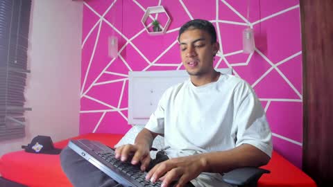 Snapshot of keviin_miller_ chatting on December 2, 2024, 8:44 pm online show from December 2, 2024, 8:44 pm