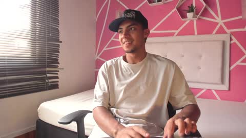 Snapshot of keviin_miller_ chatting on December 3, 2024, 8:28 pm online show from December 3, 2024, 8:28 pm