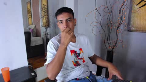 Snapshot of keviin_miller_ chatting on December 10, 2024, 8:49 pm online show from December 10, 2024, 8:49 pm