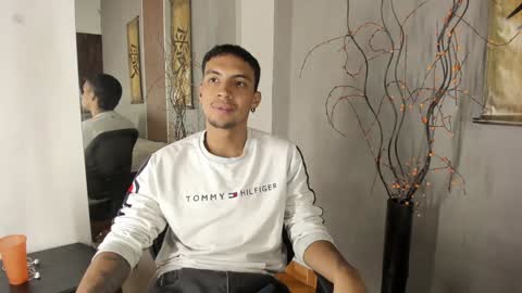 Snapshot of keviin_miller_ chatting on December 11, 2024, 9:34 pm online show from December 11, 2024, 9:34 pm