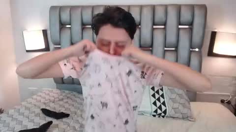 Snapshot of kevin_charless chatting on March 15, 2026, 11:27 am Kevin online show from March 15, 2026, 11:27 am