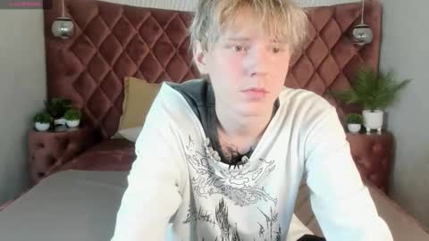 Snapshot of kevinm1lky chatting on October 16, 2025, 3:13 pm Kevin online show from October 16, 2025, 3:13 pm