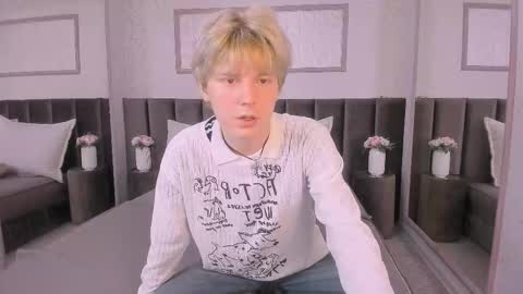 Snapshot of kevinm1lky chatting on October 21, 2025, 2:40 pm Kevin online show from October 21, 2025, 2:40 pm