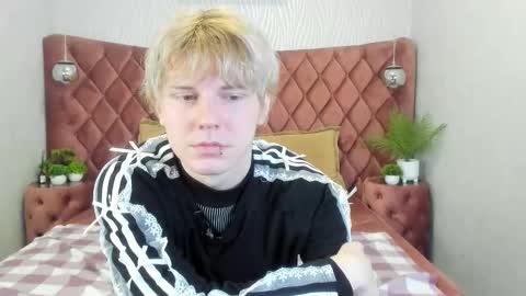 Snapshot of kevinm1lky chatting on October 24, 2025, 3:08 pm Kevin online show from October 24, 2025, 3:08 pm