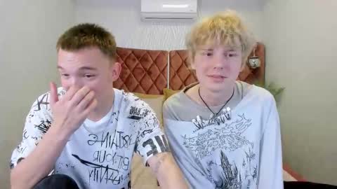 Snapshot of kevinm1lky chatting on October 29, 2025, 2:52 pm Kevin online show from October 29, 2025, 2:52 pm