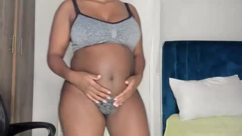 Snapshot of keyara_ chatting on February 28, 2025, 8:18 pm Keyara online show from February 28, 2025, 8:18 pm