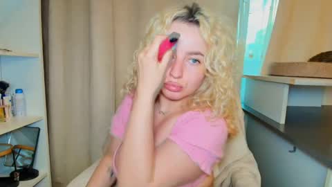 Snapshot of khaleesi_sy chatting on May 18, 2026, 3:29 pm Khaleesi online show from May 18, 2026, 3:29 pm