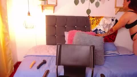 Snapshot of khalia_ chatting on July 7, 2026, 7:18 pm K H A I L A online show from July 7, 2026, 7:18 pm