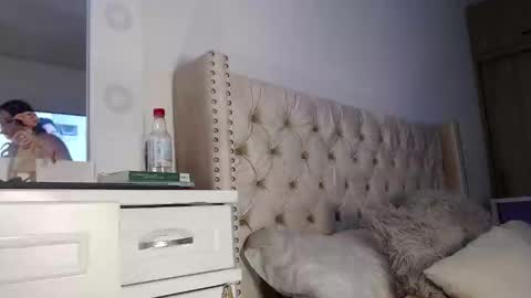 khloe33 online show from February 13, 2025, 8:03 pm