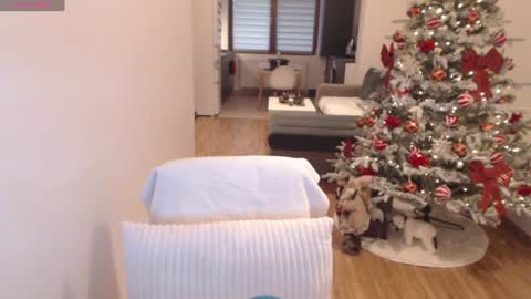 Snapshot of khloe_star chatting on December 6, 2024, 1:11 pm Khloe online show from December 6, 2024, 1:11 pm