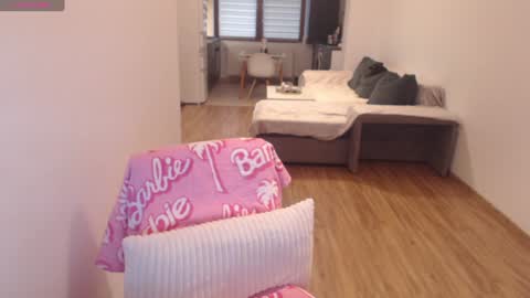 Snapshot of khloe_star chatting on January 31, 2025, 12:29 pm Khloe online show from January 31, 2025, 12:29 pm