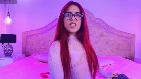 khloejohnson online show from October 19, 2025, 3:29 am